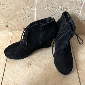 Like new black suede shoes